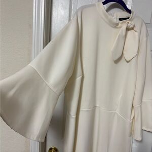 Plus size women’s beautiful off-white dress size 30/32